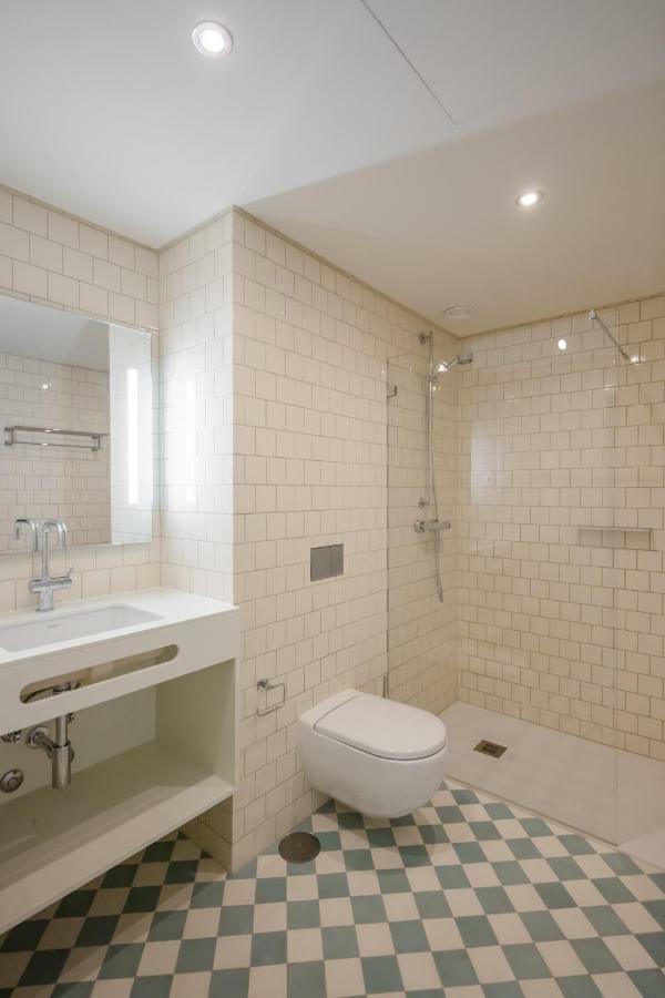 Classic Double Room,946806400:JPEG